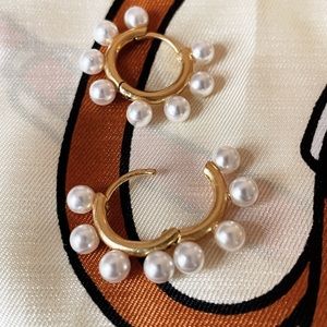 Madewell huggie pearl hoop earrings